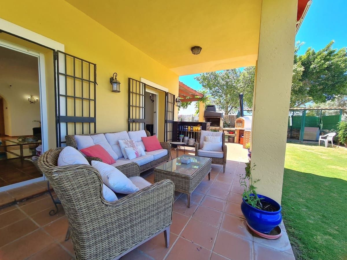 3 soveværelse Villa til salg i Manilva - € 960.000 (Ref: 9004636)