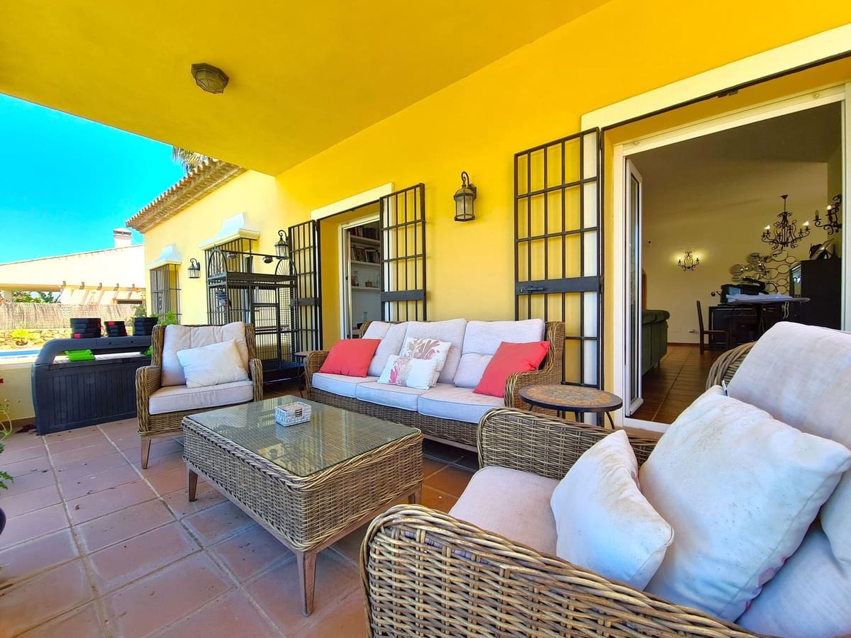 3 soveværelse Villa til salg i Manilva - € 960.000 (Ref: 9004636)