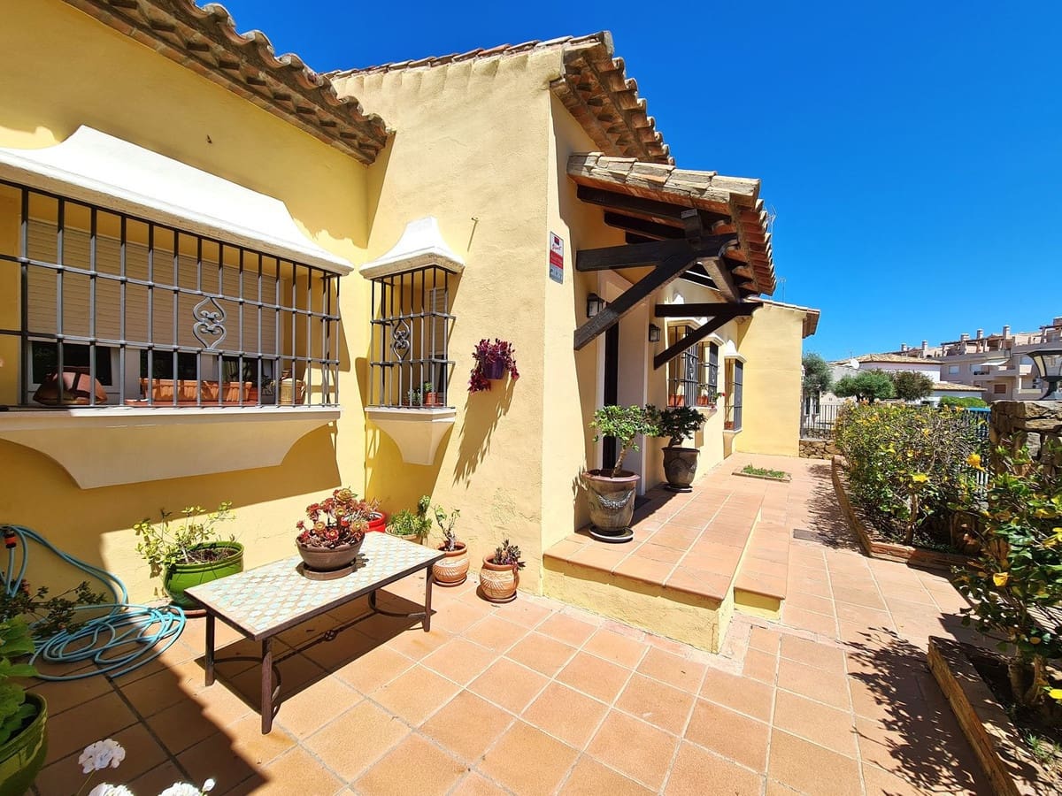 3 soveværelse Villa til salg i Manilva - € 960.000 (Ref: 9004636)