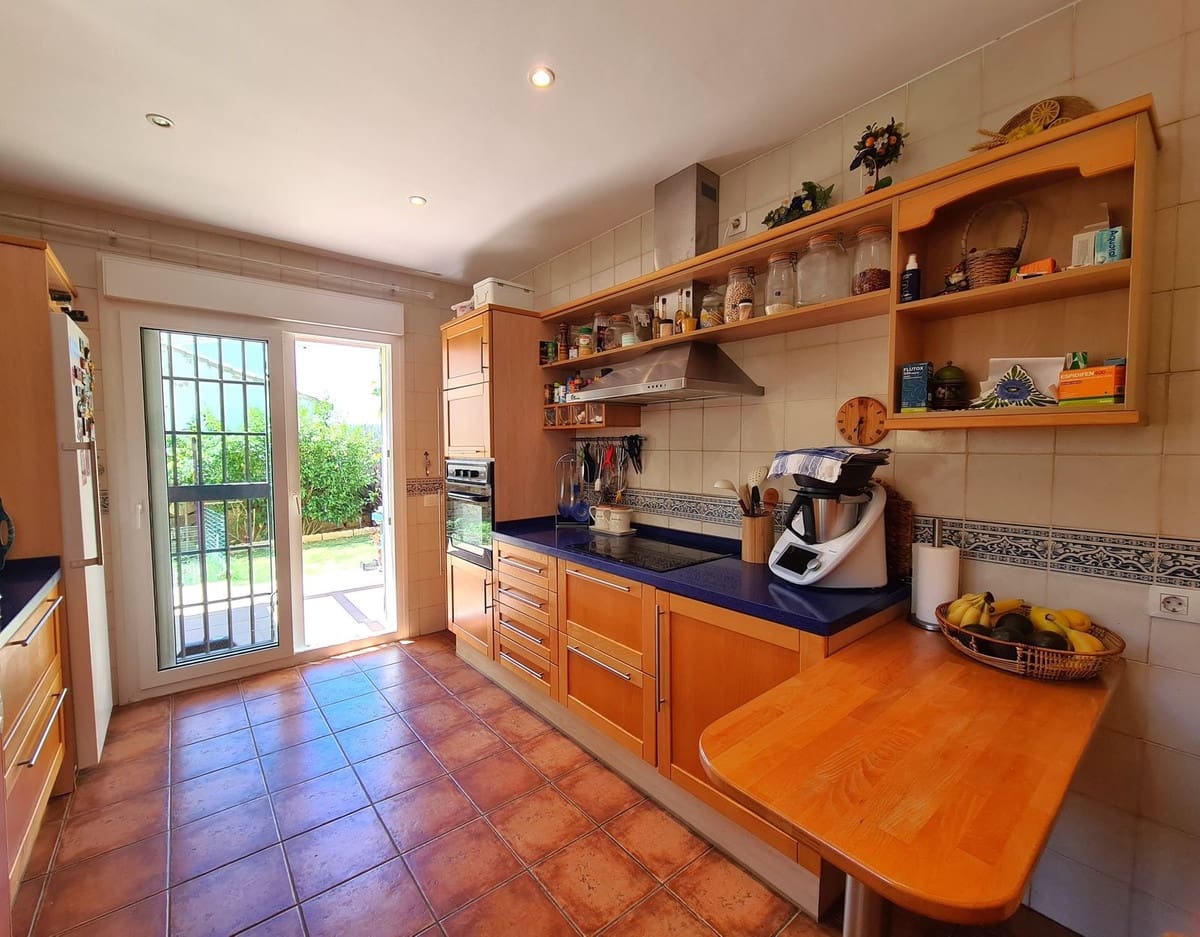 3 soveværelse Villa til salg i Manilva - € 960.000 (Ref: 9004636)