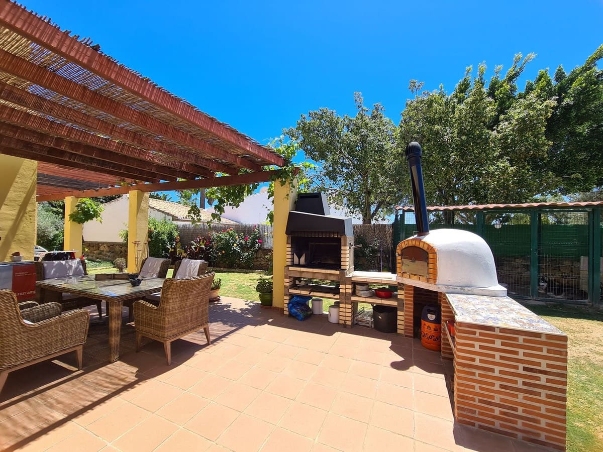 3 soveværelse Villa til salg i Manilva - € 960.000 (Ref: 9004636)