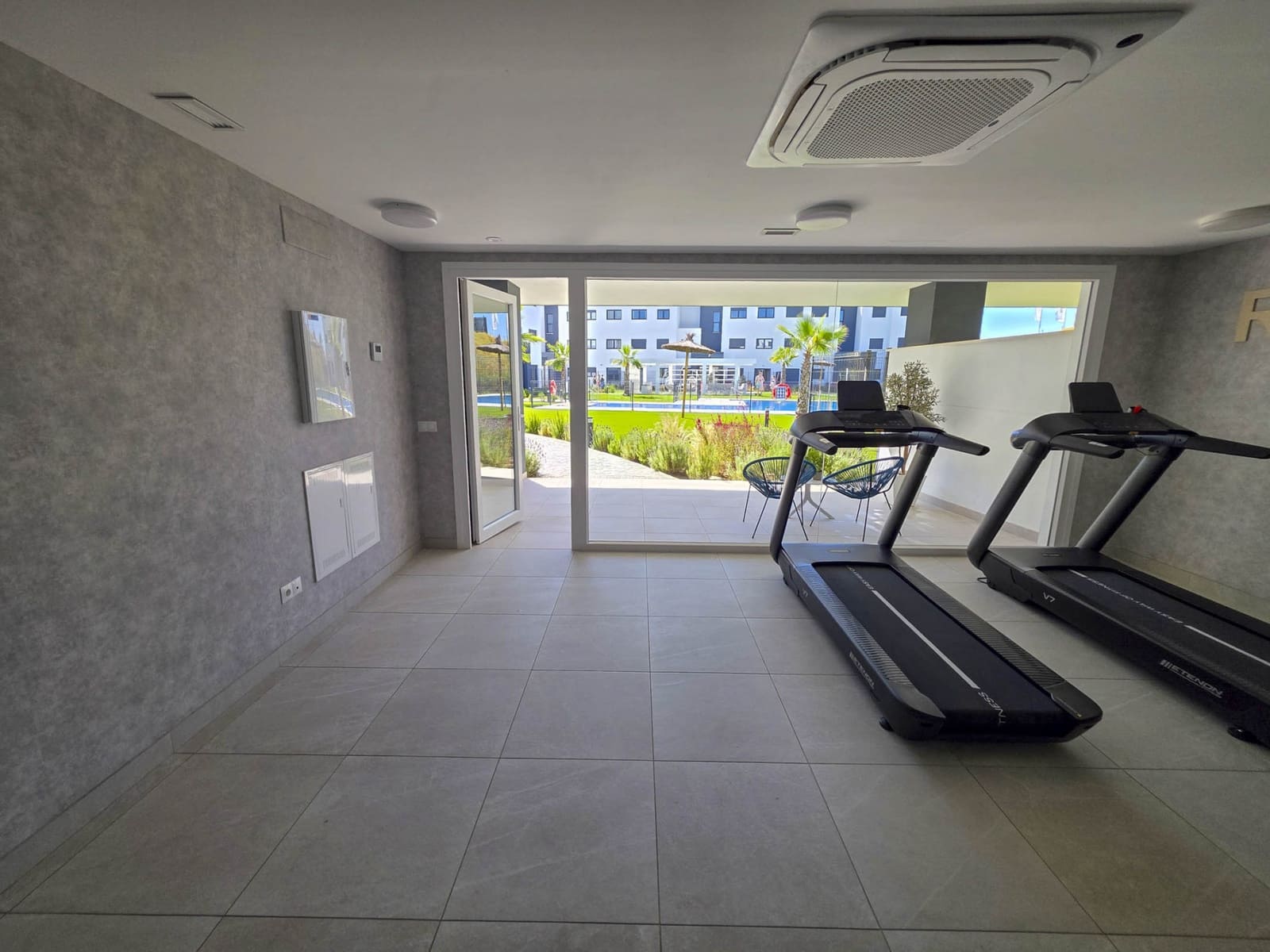 2 soverom Leilighet til salgs i Estepona med svømmebasseng garasje - € 369 000 (Ref: 9012410)