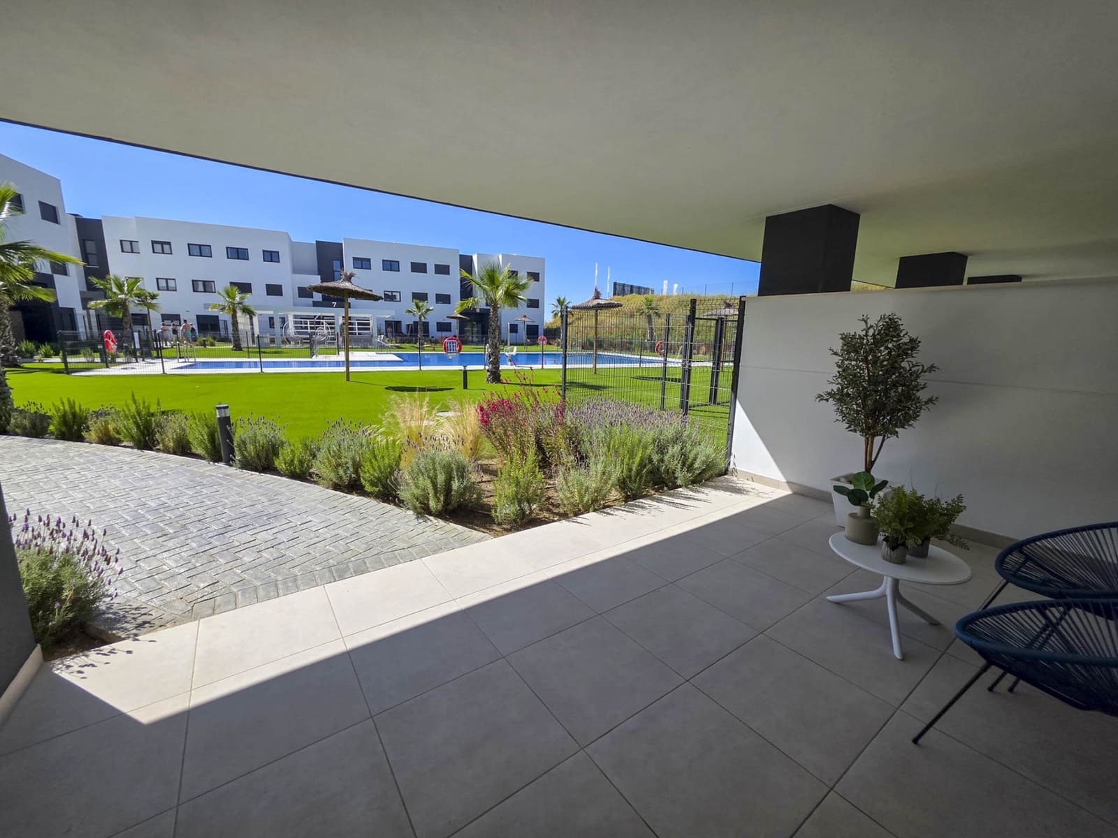 2 soverom Leilighet til salgs i Estepona med svømmebasseng garasje - € 369 000 (Ref: 9012410)