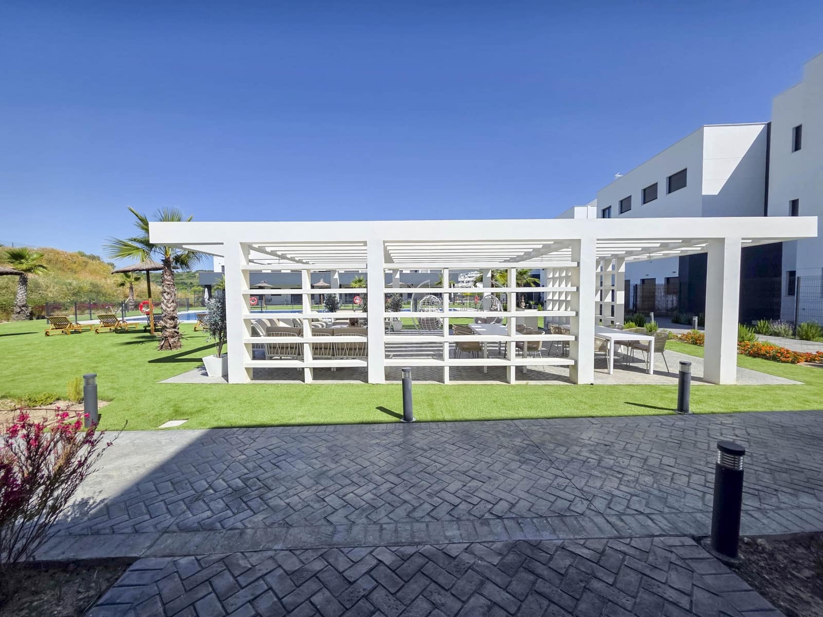 2 soverom Leilighet til salgs i Estepona med svømmebasseng garasje - € 369 000 (Ref: 9012410)