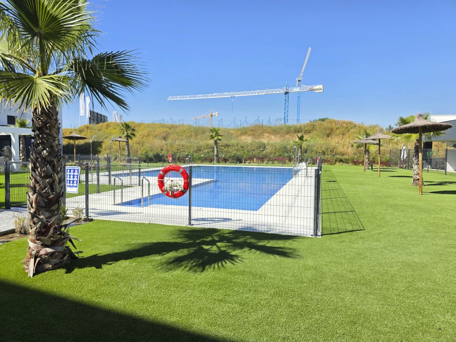 2 soverom Leilighet til salgs i Estepona med svømmebasseng garasje - € 369 000 (Ref: 9012410)