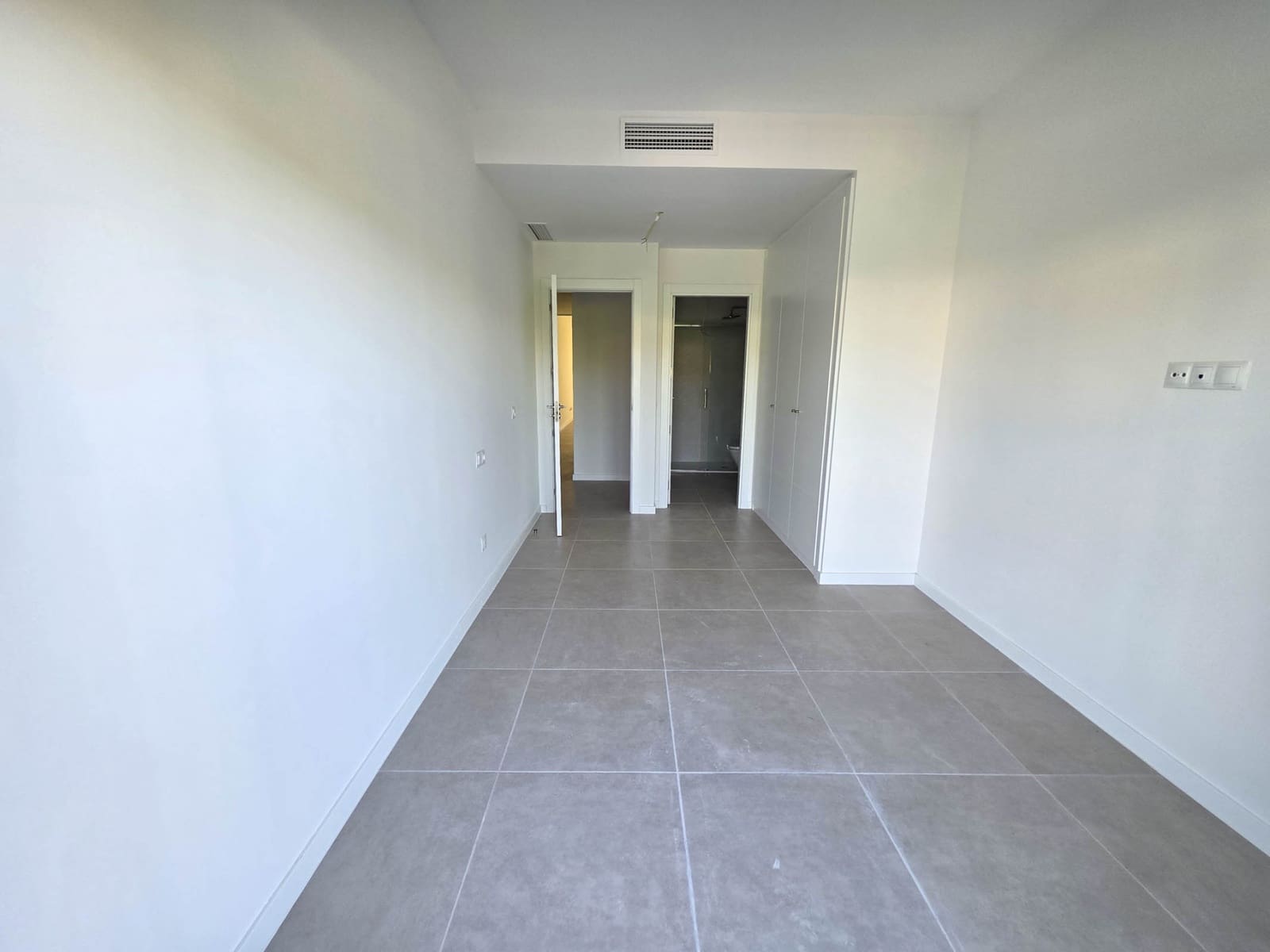 2 soverom Leilighet til salgs i Estepona med svømmebasseng garasje - € 369 000 (Ref: 9012410)