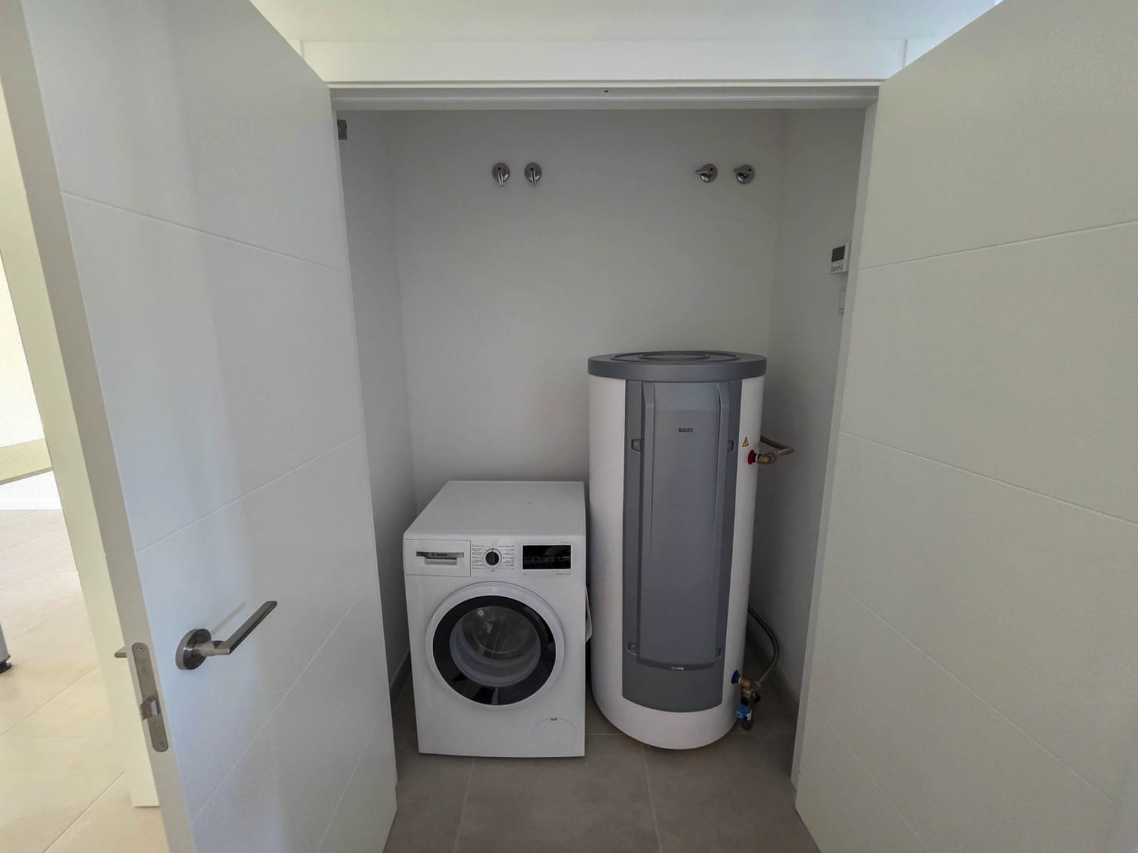 2 soverom Leilighet til salgs i Estepona med svømmebasseng garasje - € 369 000 (Ref: 9012410)