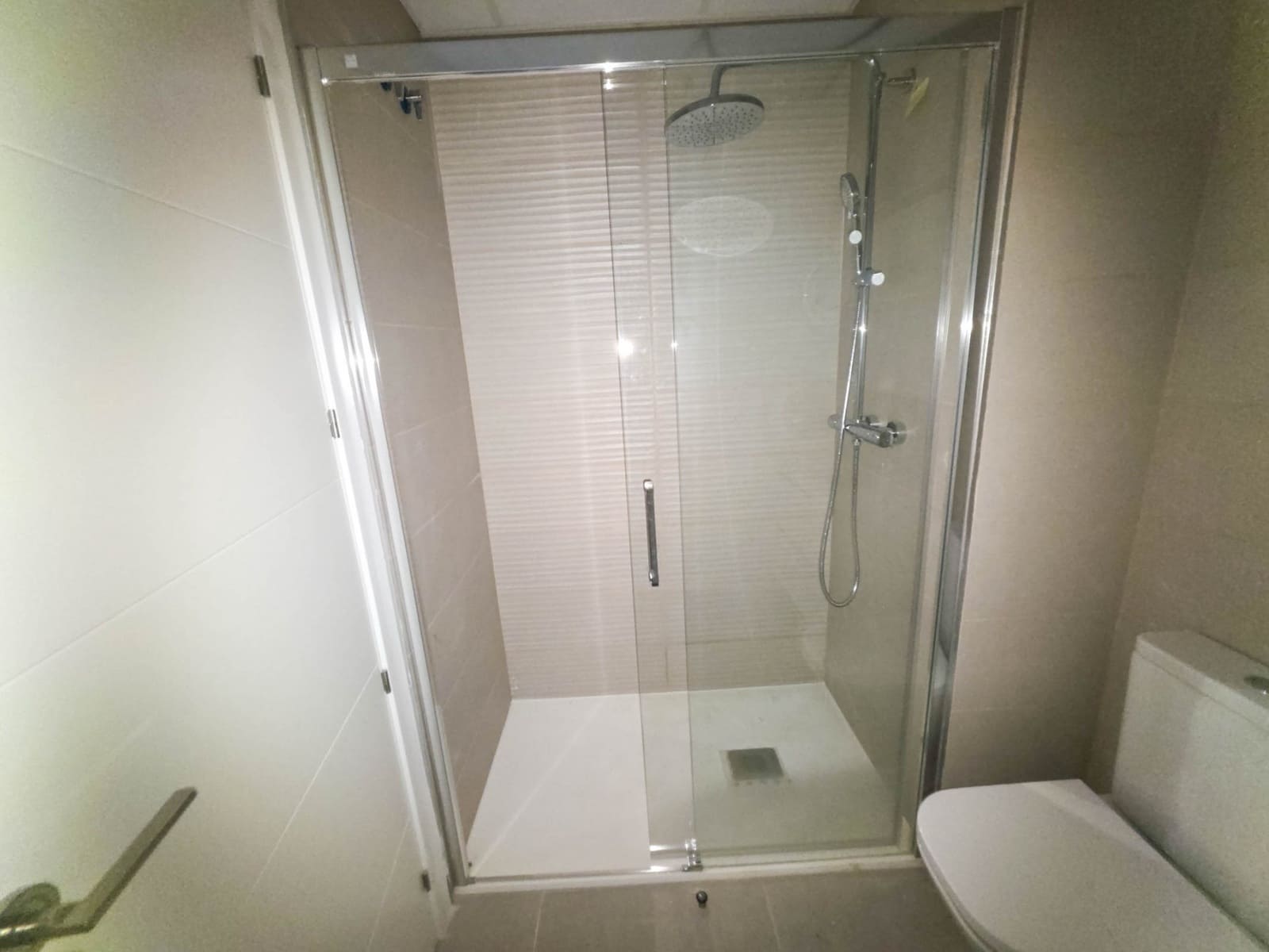 2 soverom Leilighet til salgs i Estepona med svømmebasseng garasje - € 369 000 (Ref: 9012410)