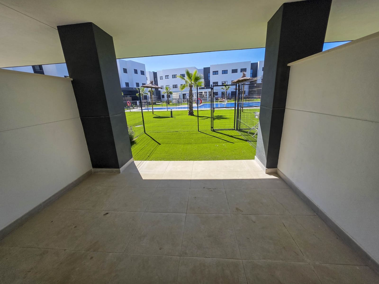 2 soverom Leilighet til salgs i Estepona med svømmebasseng garasje - € 369 000 (Ref: 9012410)