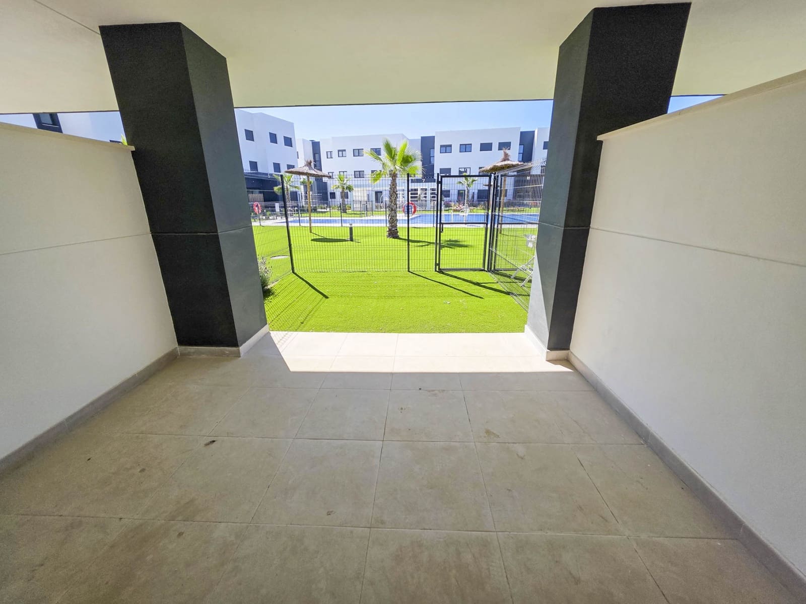 2 soverom Leilighet til salgs i Estepona med svømmebasseng garasje - € 369 000 (Ref: 9012410)