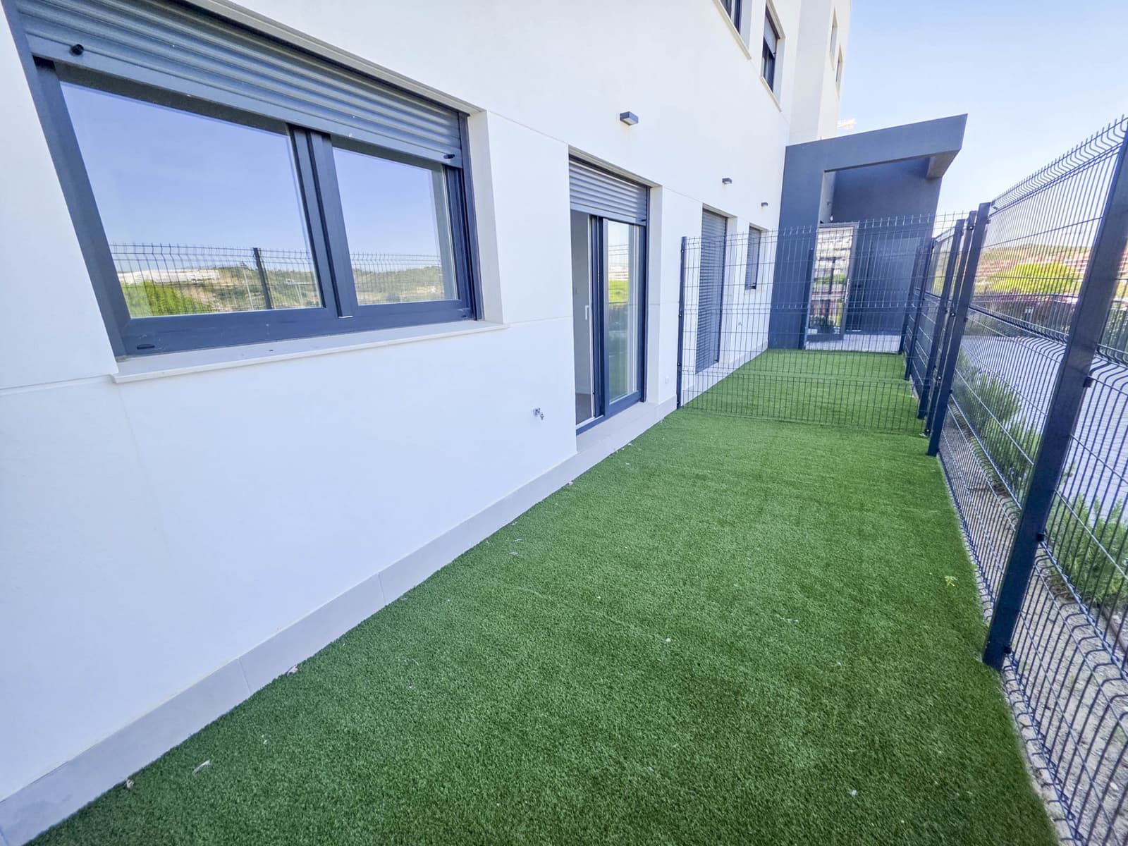 2 soverom Leilighet til salgs i Estepona med svømmebasseng garasje - € 369 000 (Ref: 9012410)