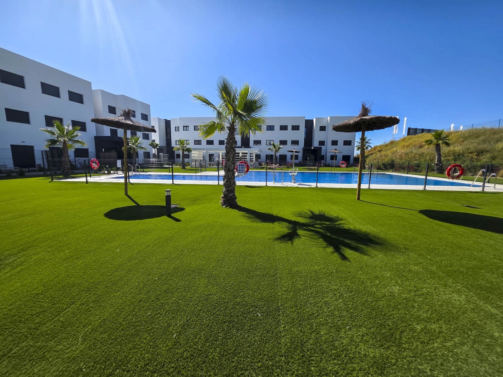 2 soverom Leilighet til salgs i Estepona med svømmebasseng garasje - € 369 000 (Ref: 9012410)