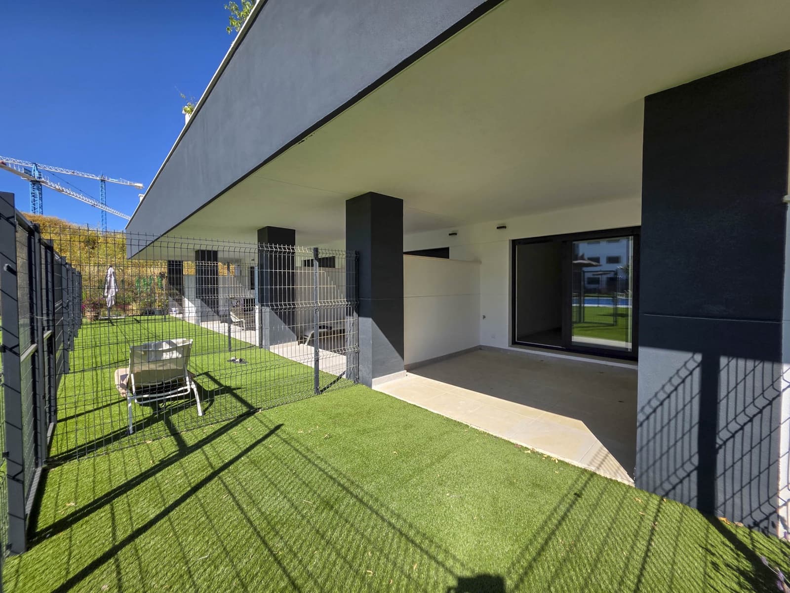 2 soverom Leilighet til salgs i Estepona med svømmebasseng garasje - € 369 000 (Ref: 9012410)