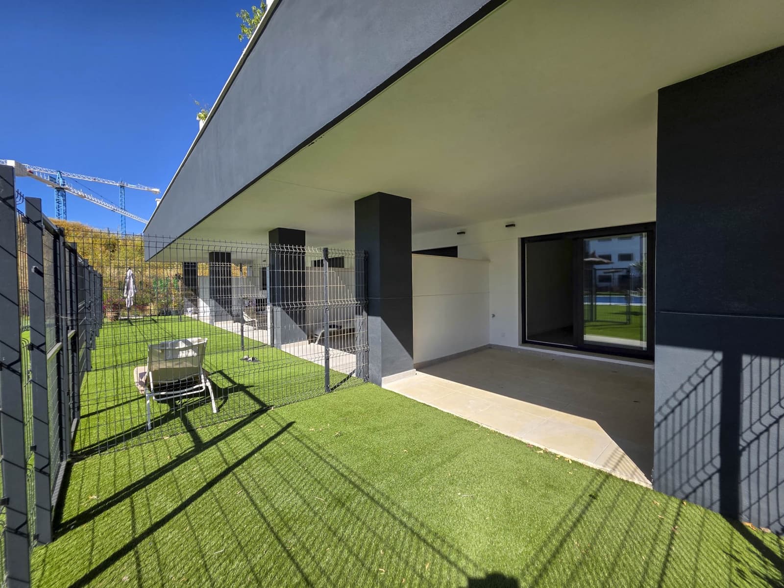 2 soverom Leilighet til salgs i Estepona med svømmebasseng garasje - € 369 000 (Ref: 9012410)