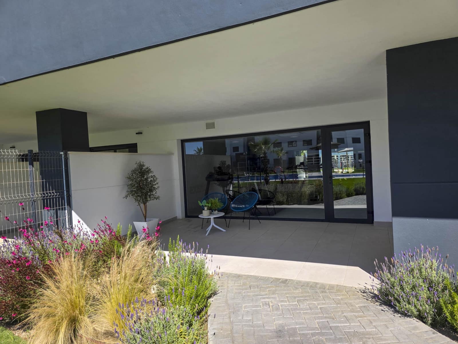 2 soverom Leilighet til salgs i Estepona med svømmebasseng garasje - € 369 000 (Ref: 9012410)