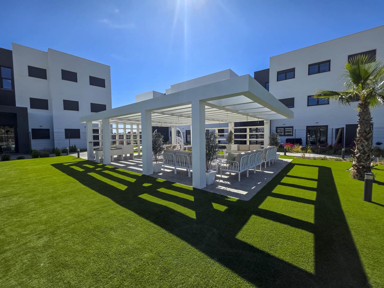 2 soverom Leilighet til salgs i Estepona med svømmebasseng garasje - € 369 000 (Ref: 9012410)