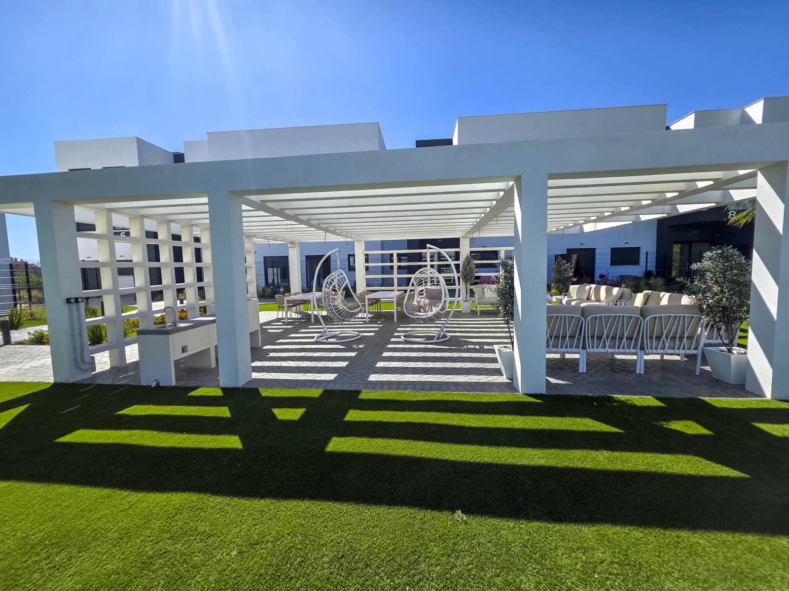 2 soverom Leilighet til salgs i Estepona med svømmebasseng garasje - € 369 000 (Ref: 9012410)