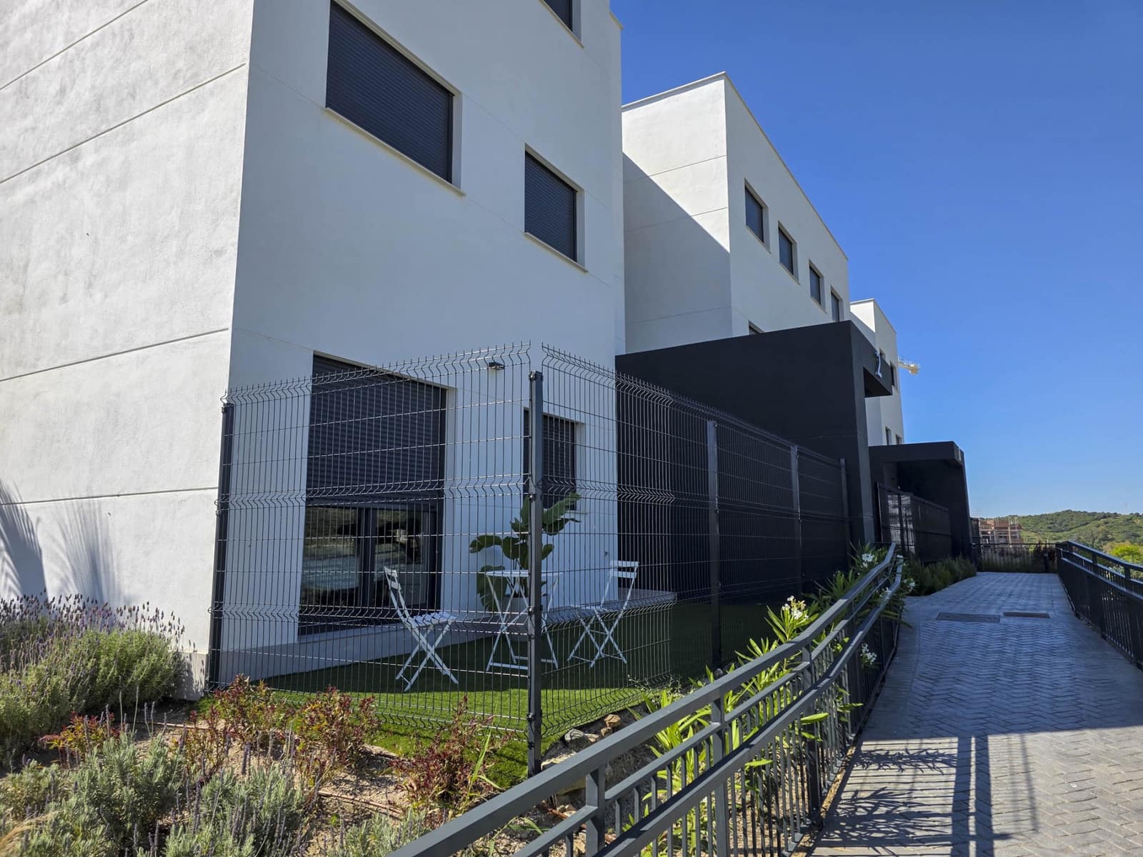 2 soverom Leilighet til salgs i Estepona med svømmebasseng garasje - € 369 000 (Ref: 9012410)