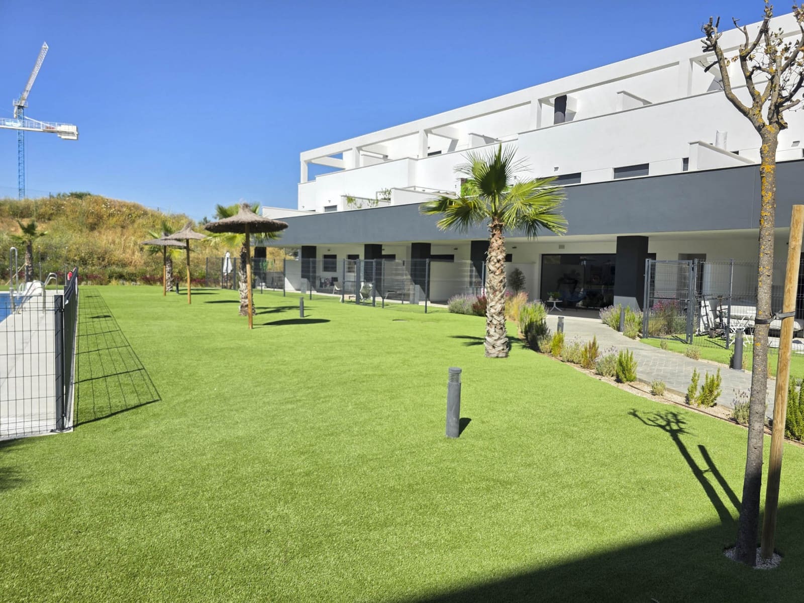 2 soverom Leilighet til salgs i Estepona med svømmebasseng garasje - € 369 000 (Ref: 9012410)