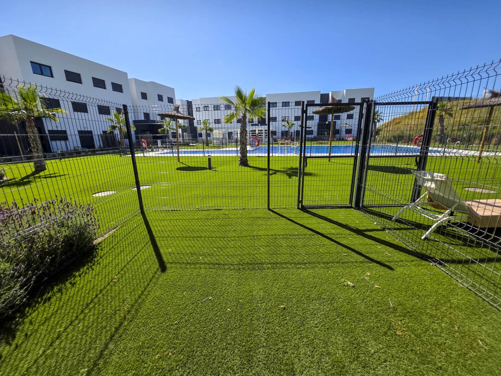 2 soverom Leilighet til salgs i Estepona med svømmebasseng garasje - € 369 000 (Ref: 9012410)