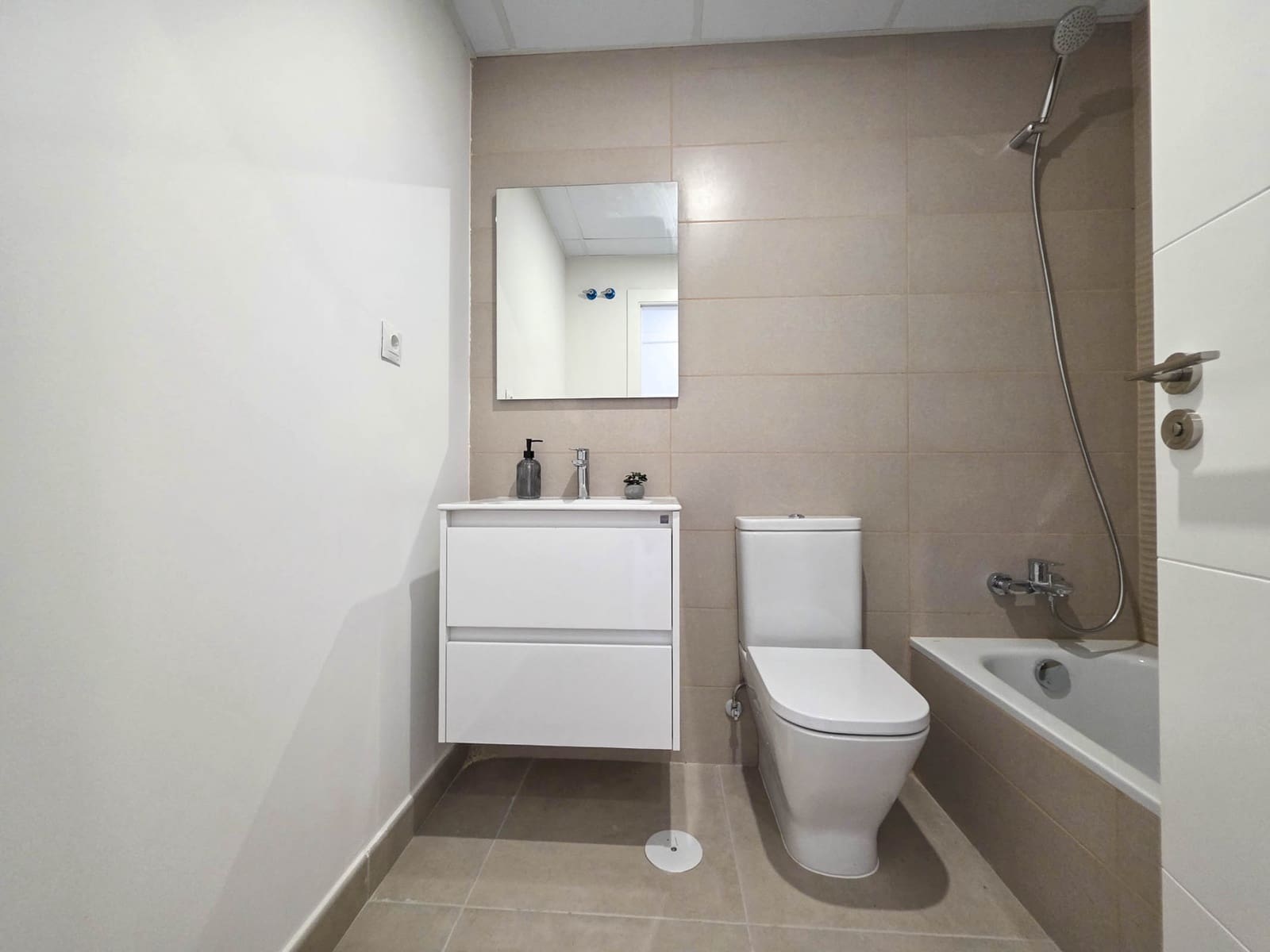 3 soveværelse Lejlighed til salg i Estepona med swimmingpool garage - € 385.000 (Ref: 9012411)