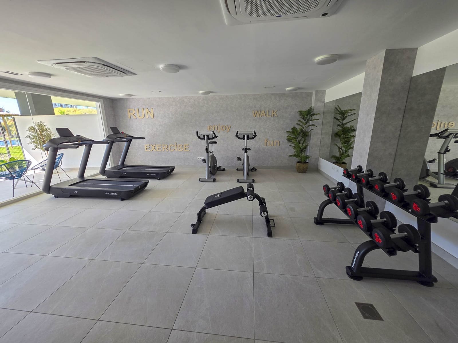 3 soveværelse Lejlighed til salg i Estepona med swimmingpool garage - € 385.000 (Ref: 9012411)