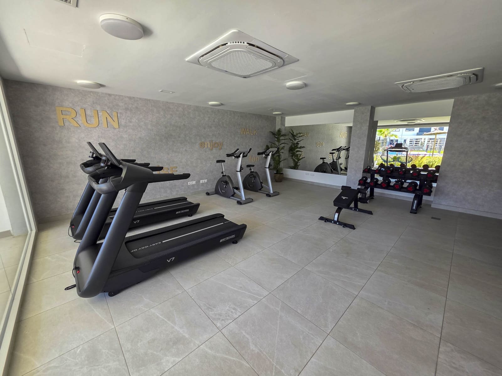 3 soveværelse Lejlighed til salg i Estepona med swimmingpool garage - € 385.000 (Ref: 9012411)