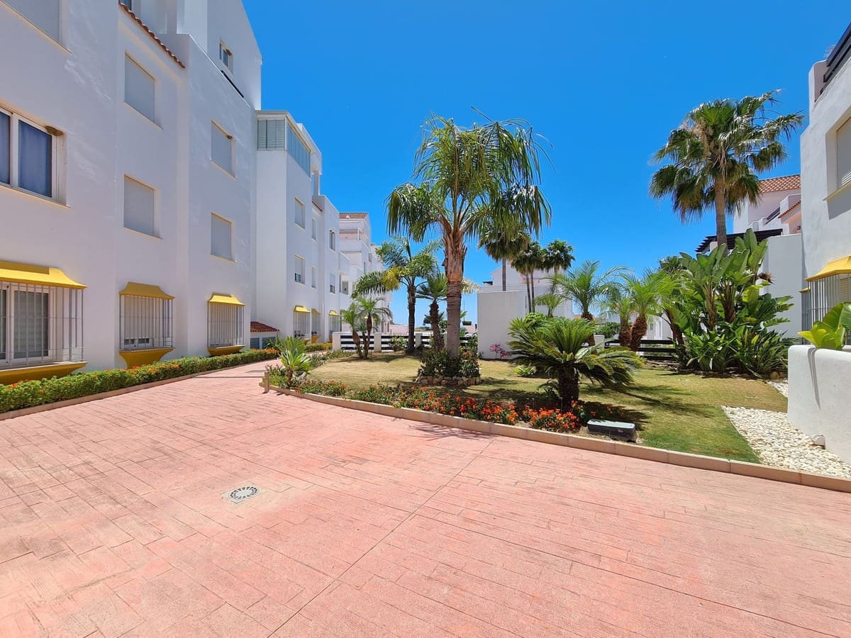 2 soveværelse Lejlighed til salg i Estepona med swimmingpool garage - € 249.000 (Ref: 9017411)