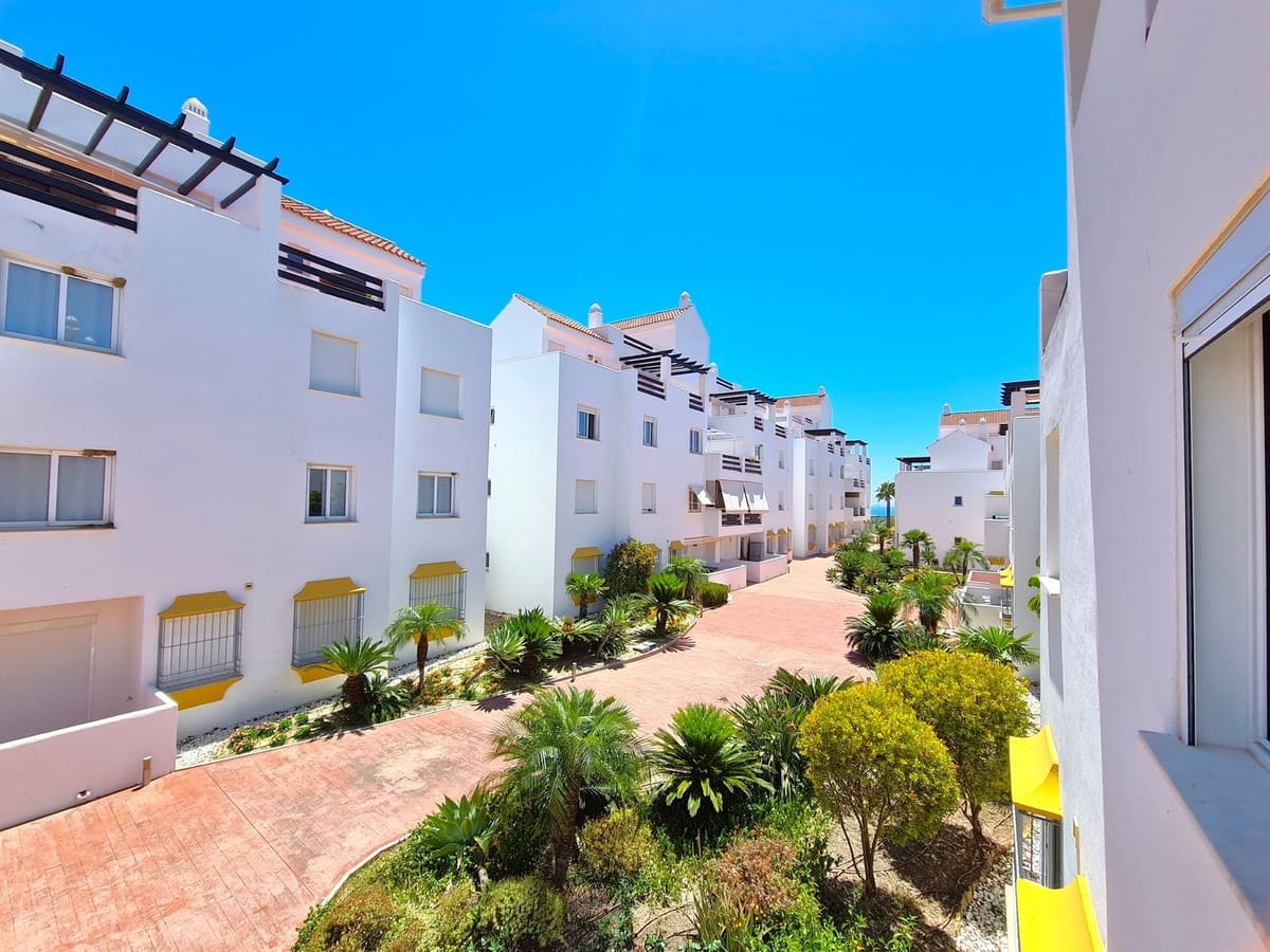 2 soveværelse Lejlighed til salg i Estepona med swimmingpool garage - € 249.000 (Ref: 9017411)