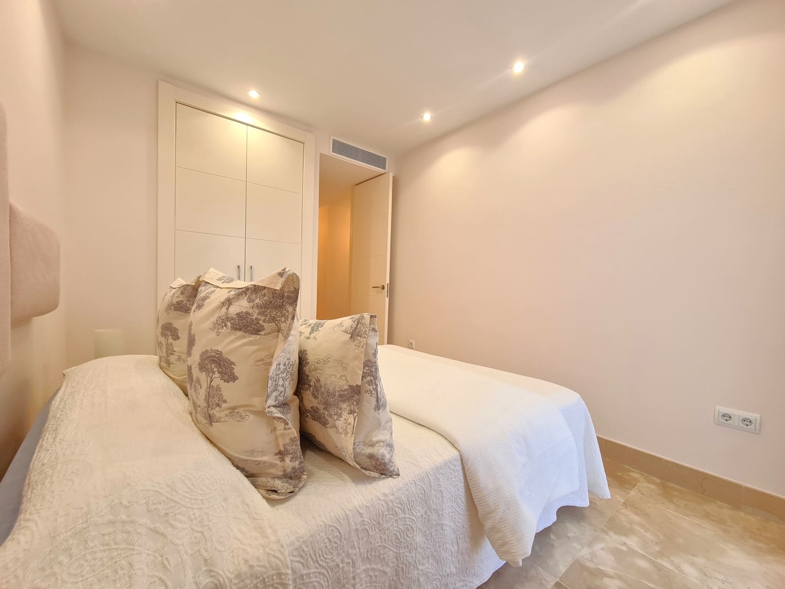 3 soveværelse Lejlighed til salg i Manilva med swimmingpool garage - € 398.000 (Ref: 9031278)