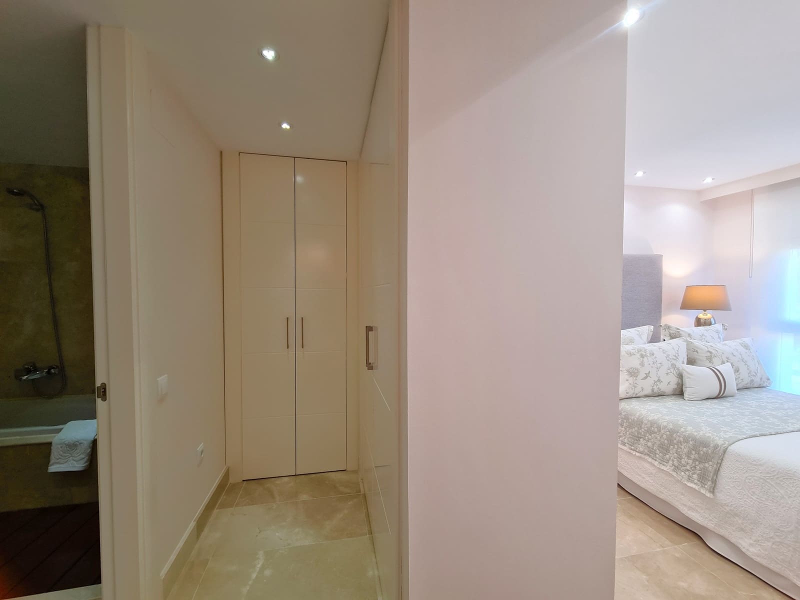 3 soveværelse Lejlighed til salg i Manilva med swimmingpool garage - € 398.000 (Ref: 9031278)