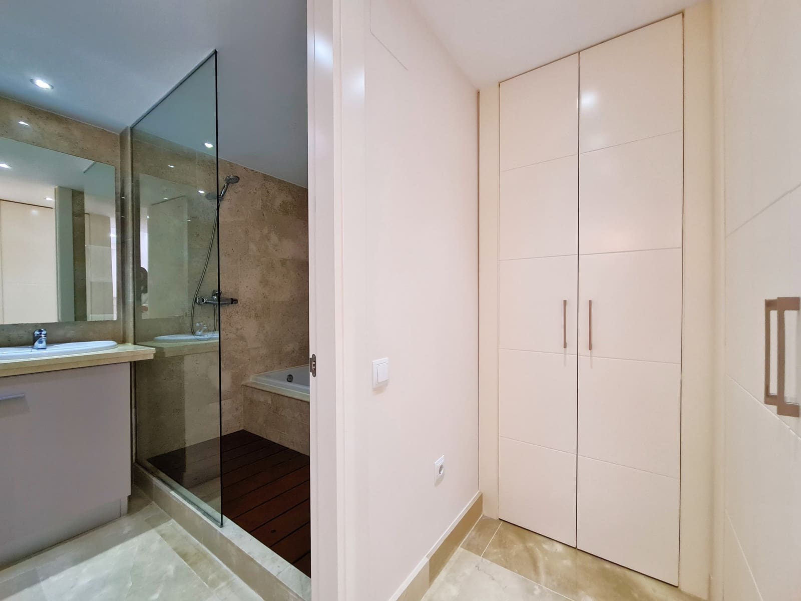 3 soveværelse Lejlighed til salg i Manilva med swimmingpool garage - € 398.000 (Ref: 9031278)