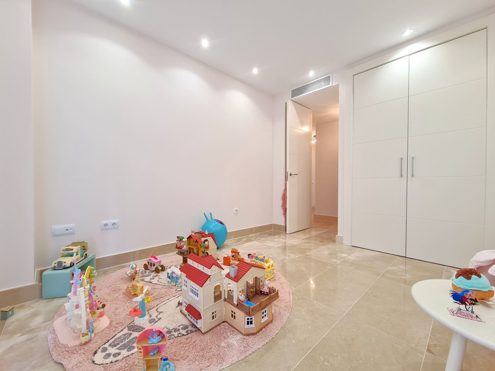 3 soveværelse Lejlighed til salg i Manilva med swimmingpool garage - € 398.000 (Ref: 9031278)