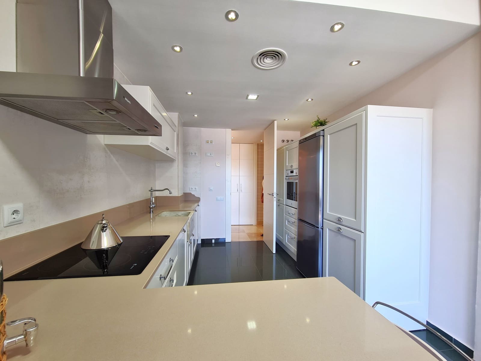 3 soveværelse Lejlighed til salg i Manilva med swimmingpool garage - € 398.000 (Ref: 9031278)