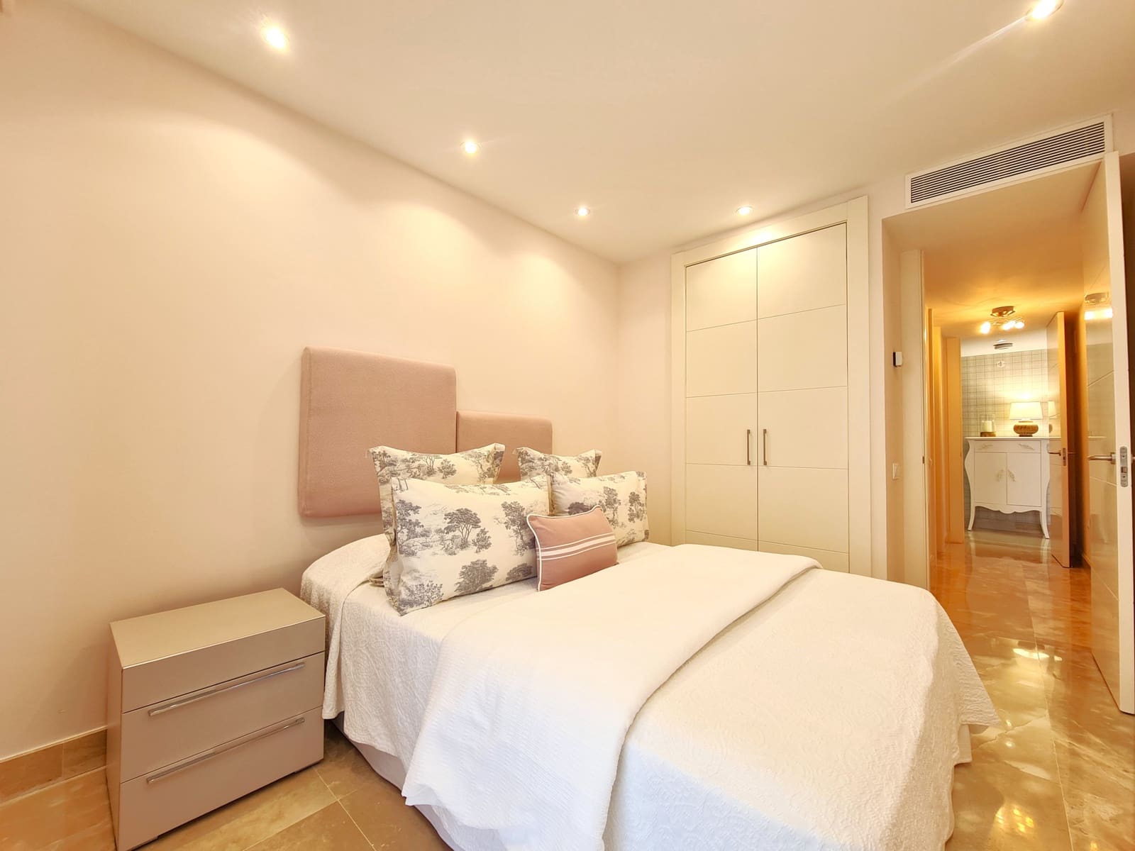 3 soveværelse Lejlighed til salg i Manilva med swimmingpool garage - € 398.000 (Ref: 9031278)