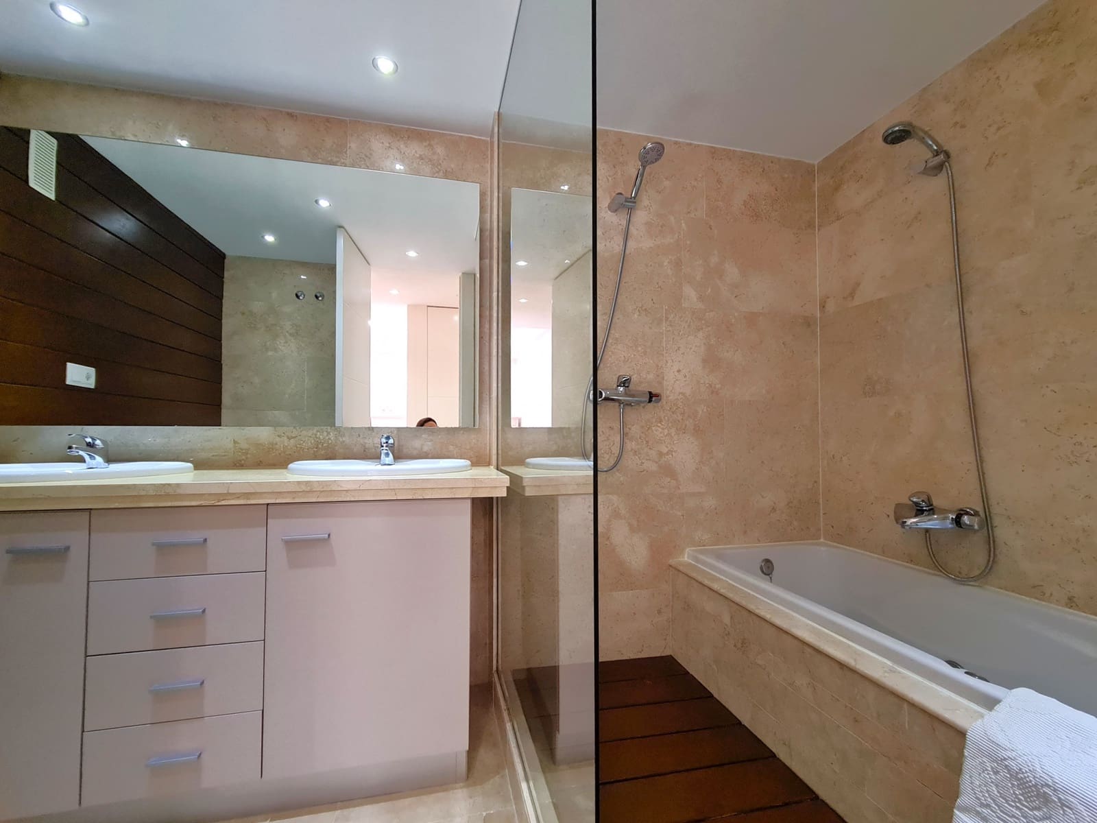 3 soveværelse Lejlighed til salg i Manilva med swimmingpool garage - € 398.000 (Ref: 9031278)