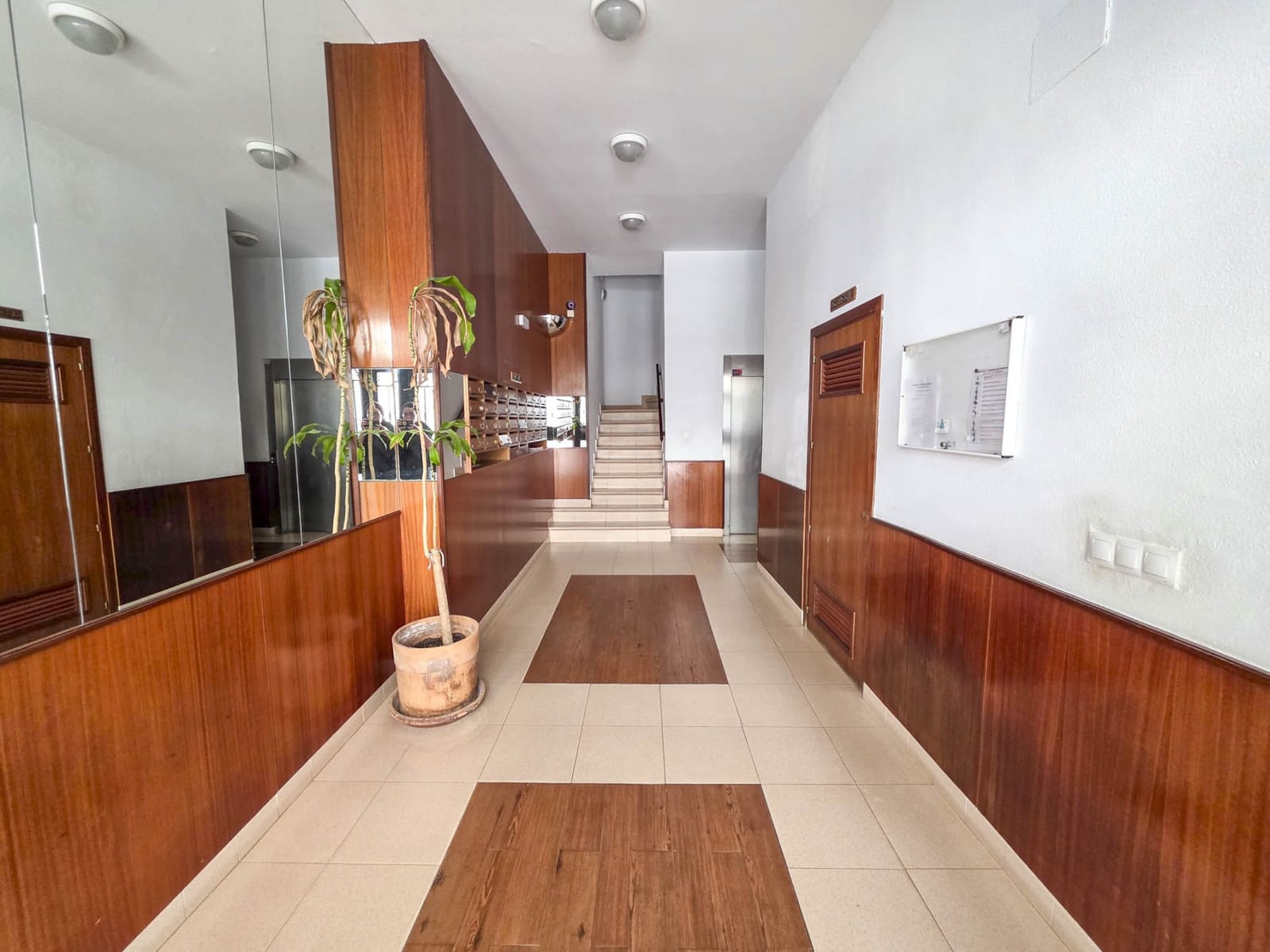 2 bedroom Apartment for sale in San Luis de Sabinillas with garage - € 199,900 (Ref: 9034376)