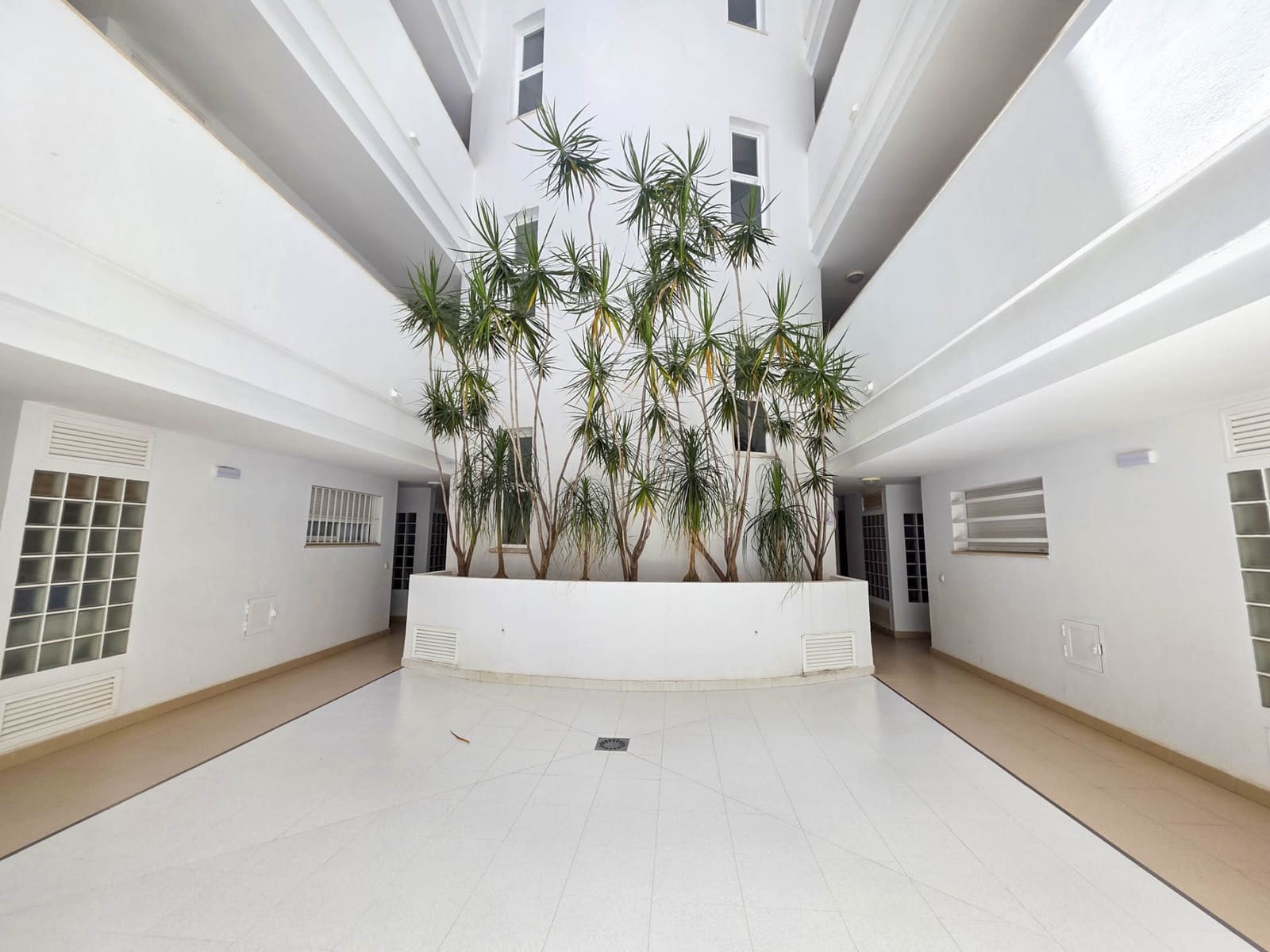 2 bedroom Apartment for sale in San Luis de Sabinillas with garage - € 199,900 (Ref: 9034376)