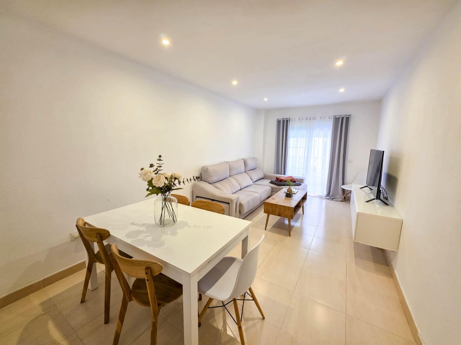 2 soveværelse Lejlighed til salg i San Luis de Sabinillas med garage - € 220.000 (Ref: 9034376)