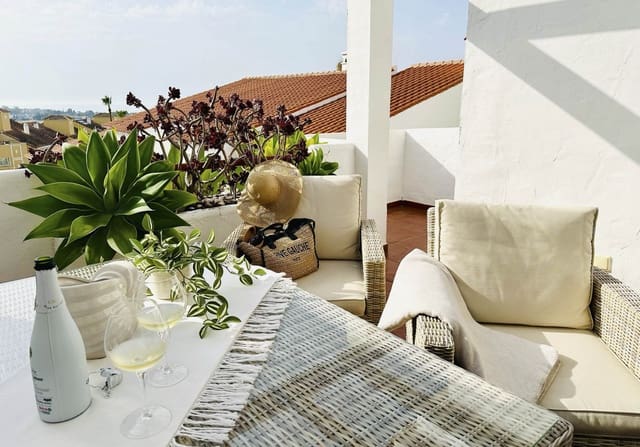 2 soveværelse Penthouse til salg i Estepona med swimmingpool - € 370.000 (Ref: 9050922)