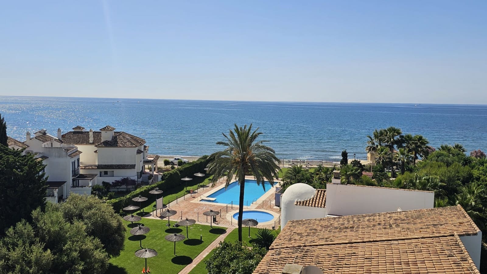 3 soverom Penthouse til salgs i Estepona med svømmebasseng garasje - € 865 000 (Ref: 9065094)