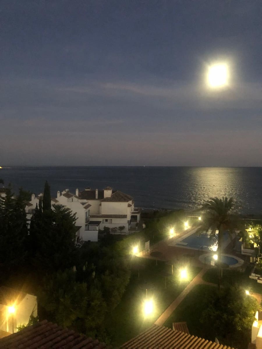 3 soverom Penthouse til salgs i Estepona med svømmebasseng garasje - € 865 000 (Ref: 9065094)