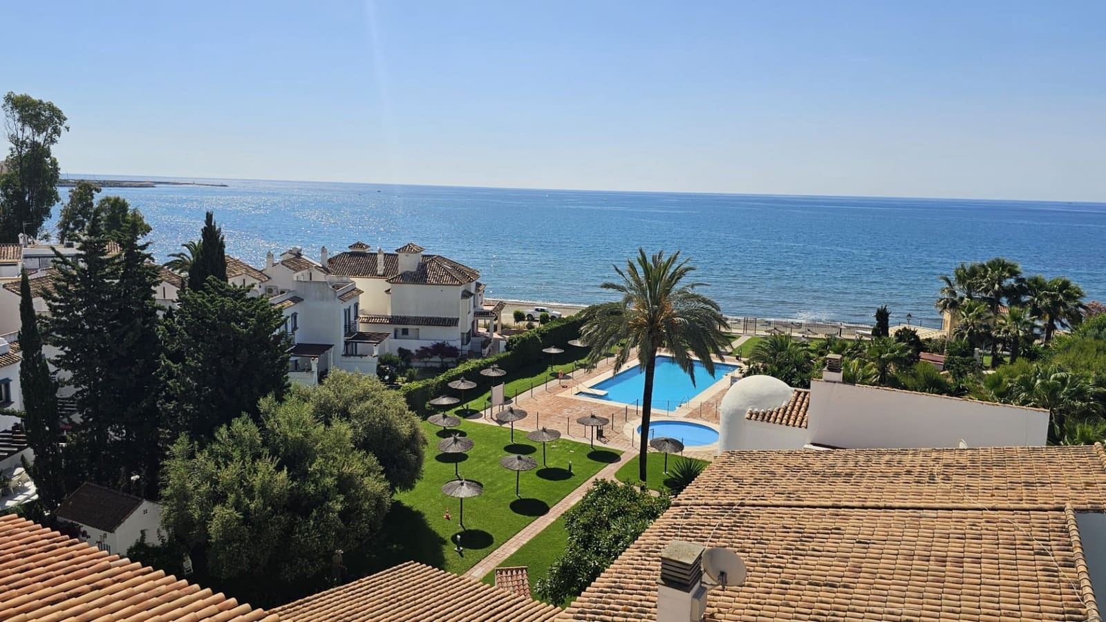 3 soverom Penthouse til salgs i Estepona med svømmebasseng garasje - € 865 000 (Ref: 9065094)