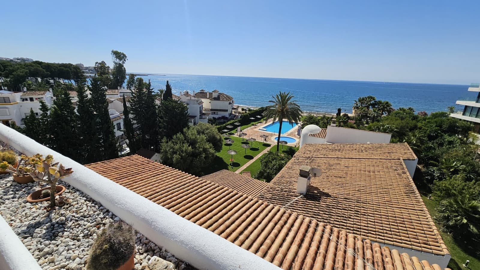 3 soverom Penthouse til salgs i Estepona med svømmebasseng garasje - € 865 000 (Ref: 9065094)