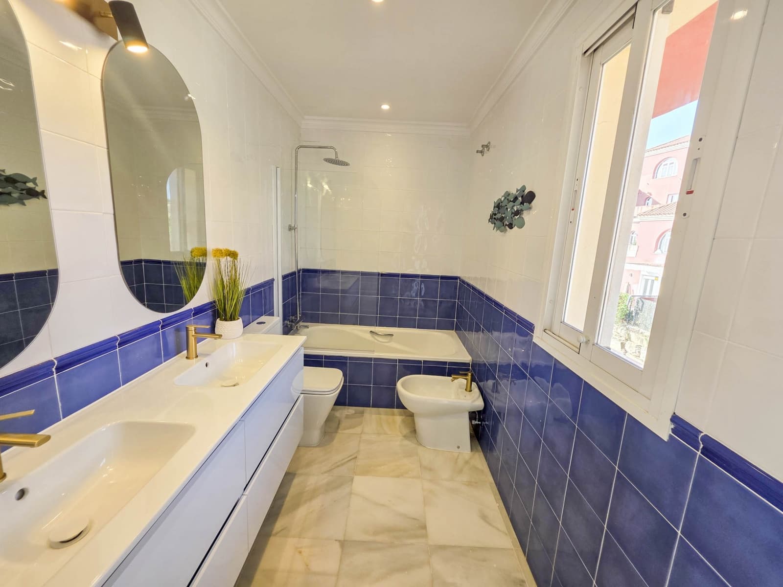 3 soveværelse Penthouse til salg i La Duquesa / Puerto de la Duquesa med swimmingpool - € 245.000 (Ref: 9075774)