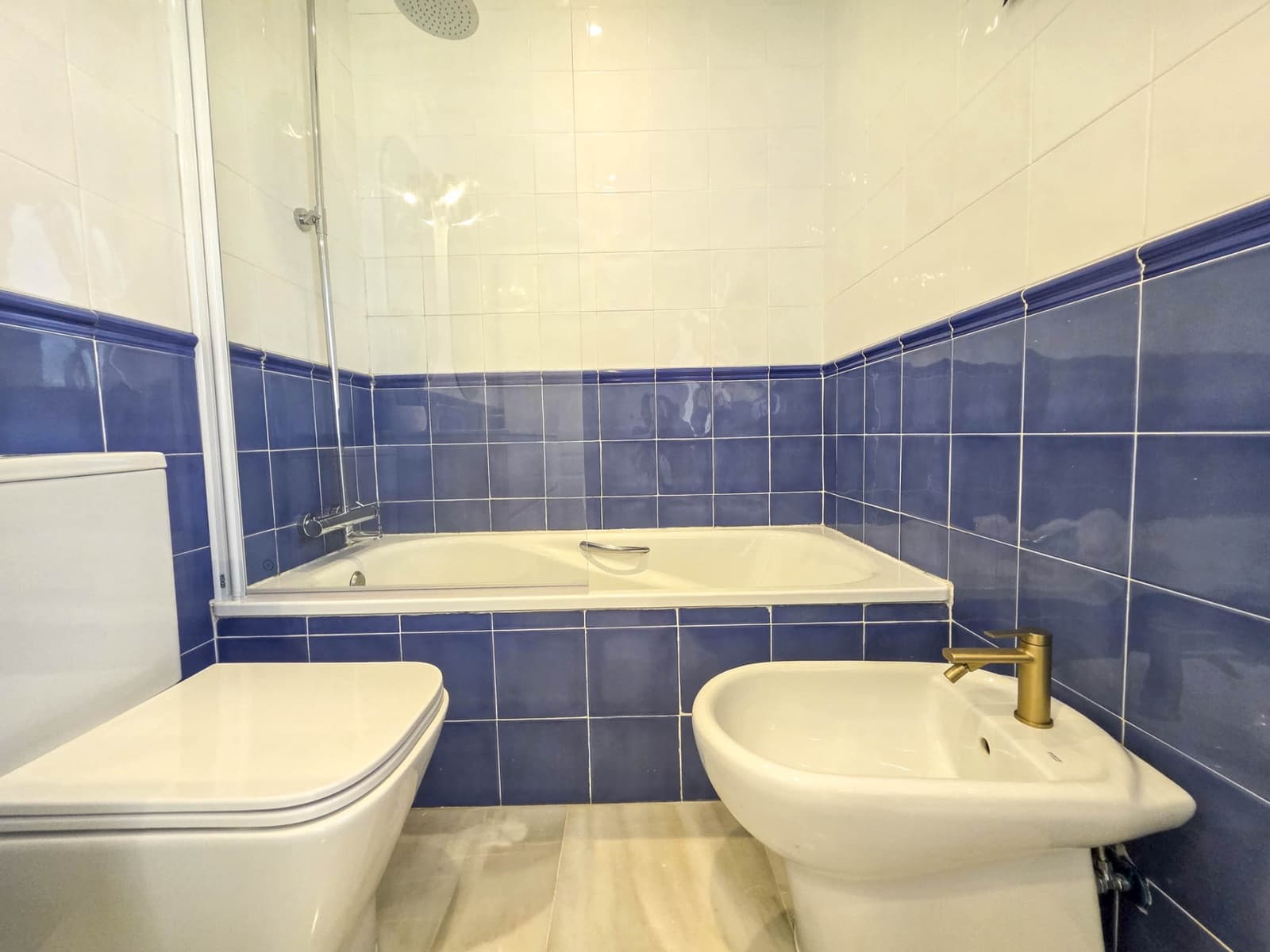 3 soveværelse Penthouse til salg i La Duquesa / Puerto de la Duquesa med swimmingpool - € 245.000 (Ref: 9075774)