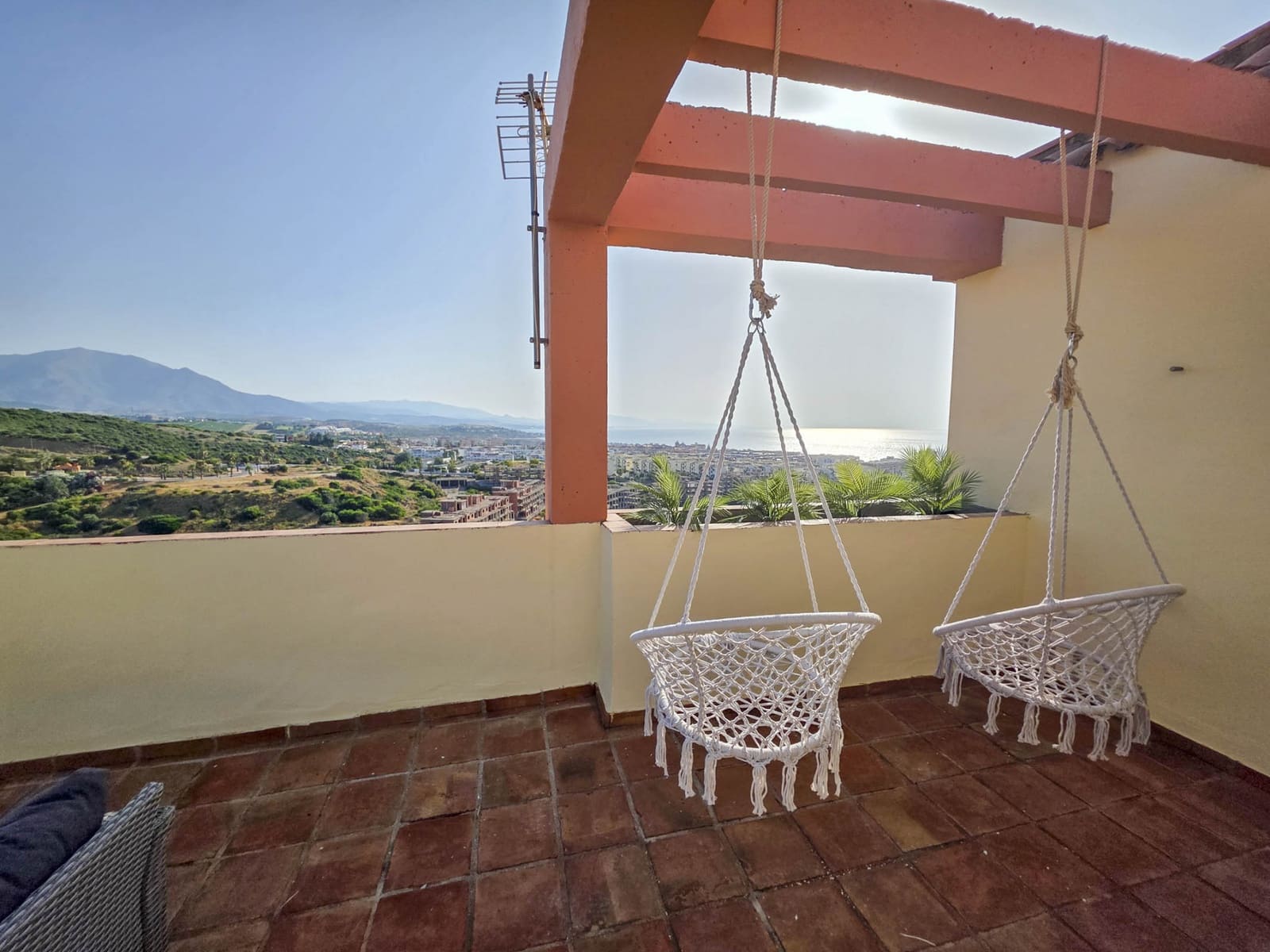 3 soveværelse Penthouse til salg i La Duquesa / Puerto de la Duquesa med swimmingpool - € 245.000 (Ref: 9075774)