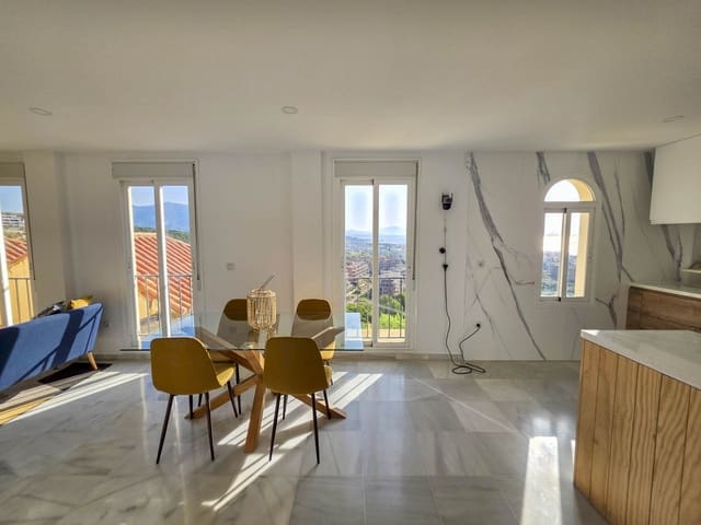 3 bedroom Penthouse for sale in La Duquesa / Puerto de la Duquesa, Manilva with pool - € 245,000 (Ref: 9075774)