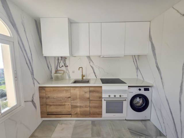 3 bedroom Penthouse for sale in La Duquesa / Puerto de la Duquesa, Manilva with pool - € 245,000 (Ref: 9075774)