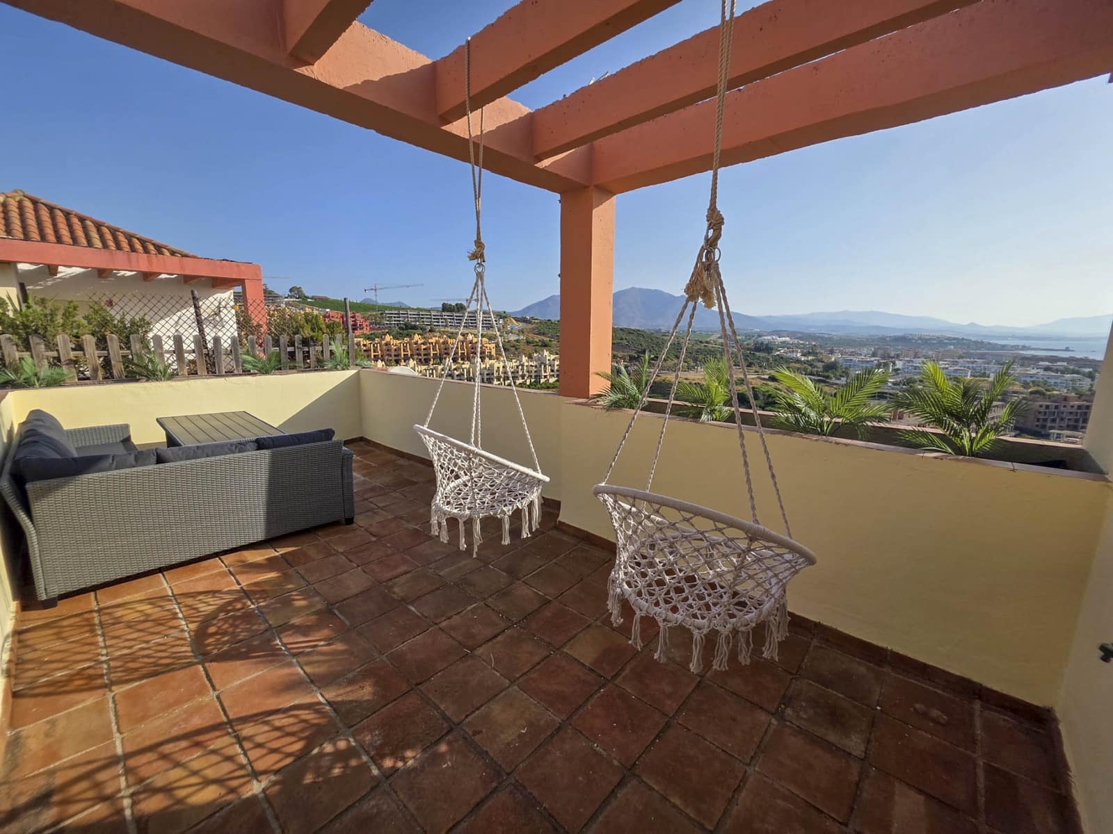 3 soveværelse Penthouse til salg i La Duquesa / Puerto de la Duquesa med swimmingpool - € 245.000 (Ref: 9075774)